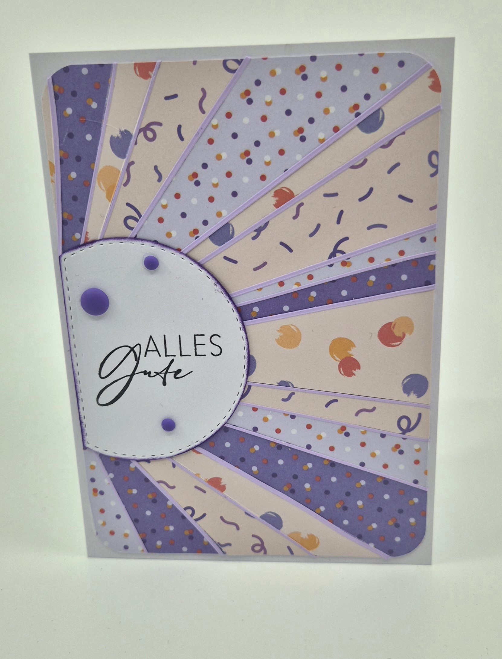 Geburtstagskart mit Streifen "Alles Gute"