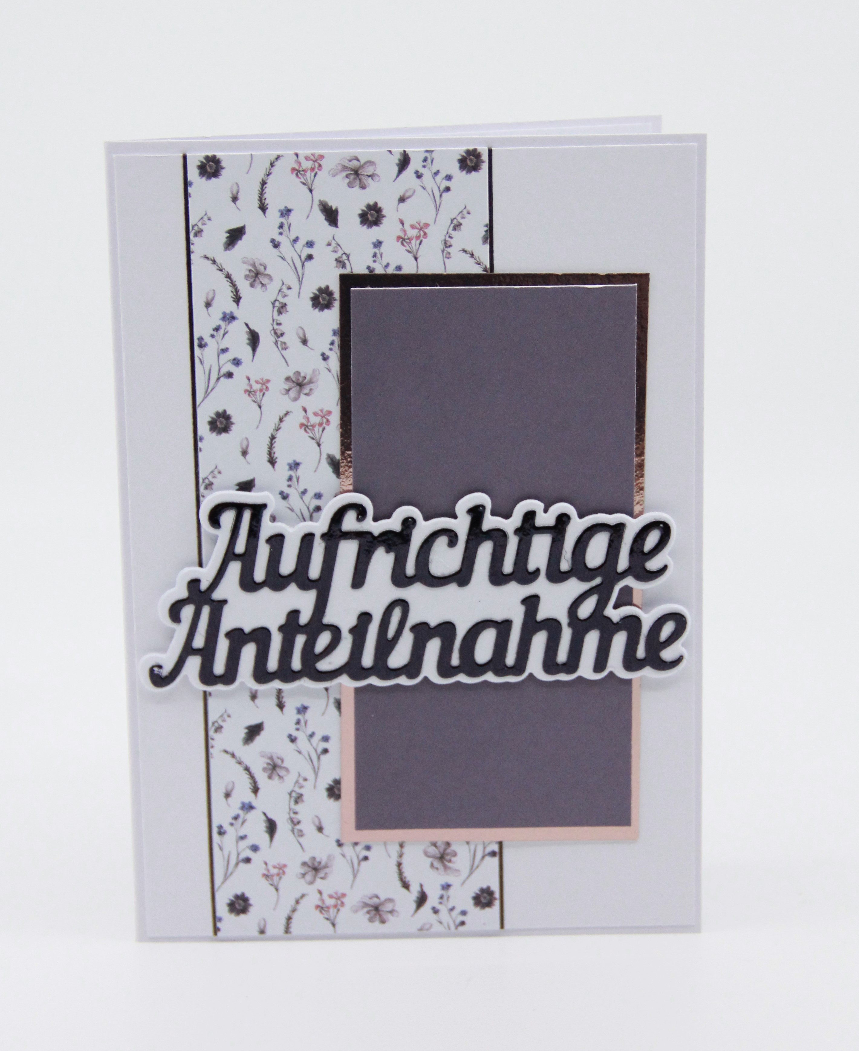Trauerkarte "Aufrichtige Anteilnahme" gestanzter Schriftzug