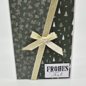 Weihnachtskarte mit goldenem Band
