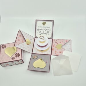 Explosionsbox mit Hochzeitstorte